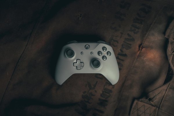 Quelles stratégies pour concevoir des niveaux de jeu qui adaptent dynamiquement leur difficulté ?