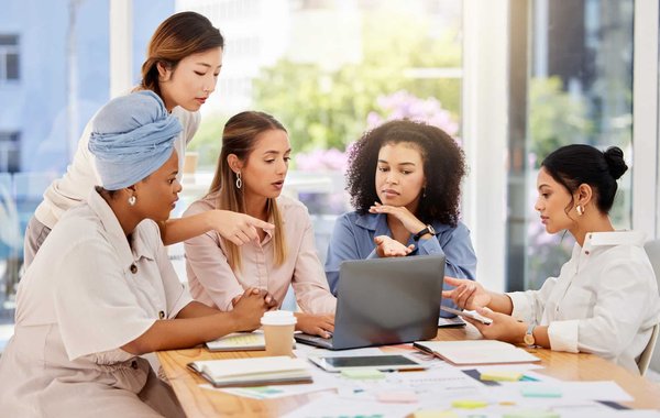 Quelles sont les meilleures pratiques pour le marketing digital dans le secteur de l'économie collaborative ?